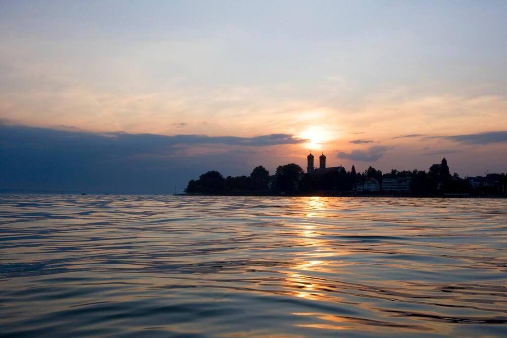 Apartment Auszeit Seeperle: Lakeside Retreat With Sunny Terrace Friedrichshafen